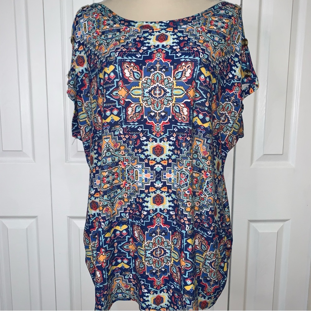 Kristin Nicole 3XL short sleeve patterned with shoulder button style